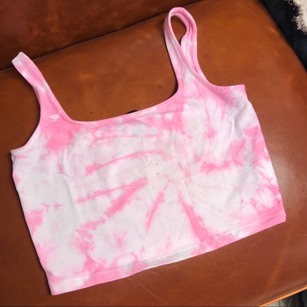 ❌ SOLD ❌ Pink Tie Dye Crop Tank 🍬